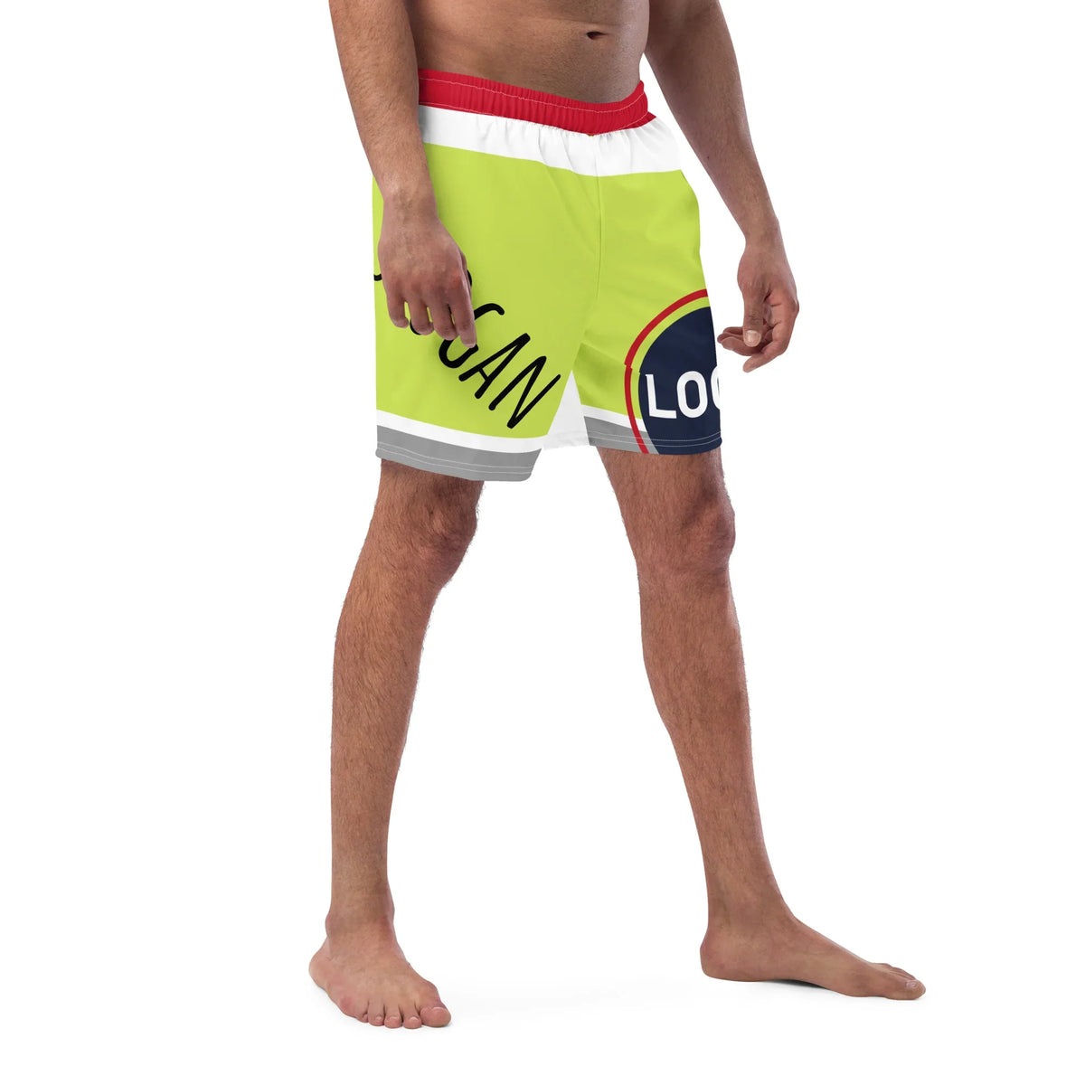 Person trägt personalisierte Badeshorts in Limonengrün mit grafischem Print.