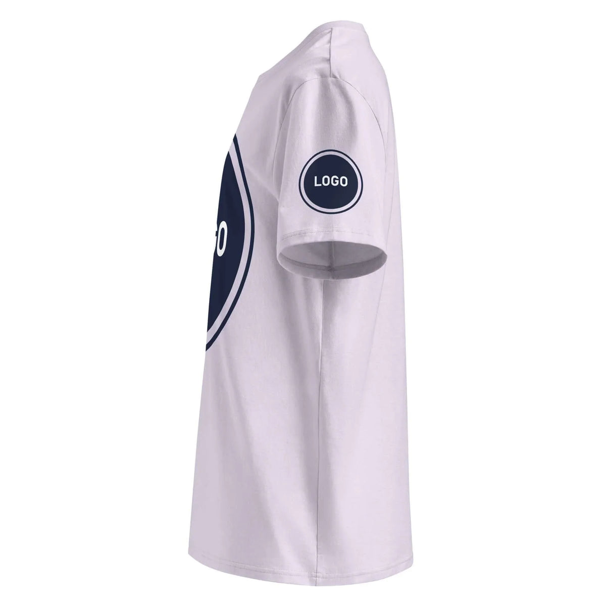 Weißes personalisierbares T-Shirt mit dunkelblauem Logo-Aufdruck auf der Brust und am Ärmel