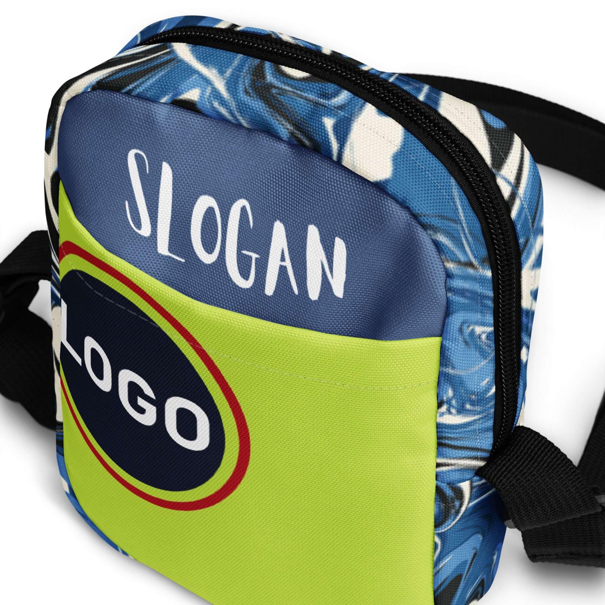 Individuell gestaltbare CREWILD Umhängetasche mit blau-grünem Design und Platzhalter für Logo.