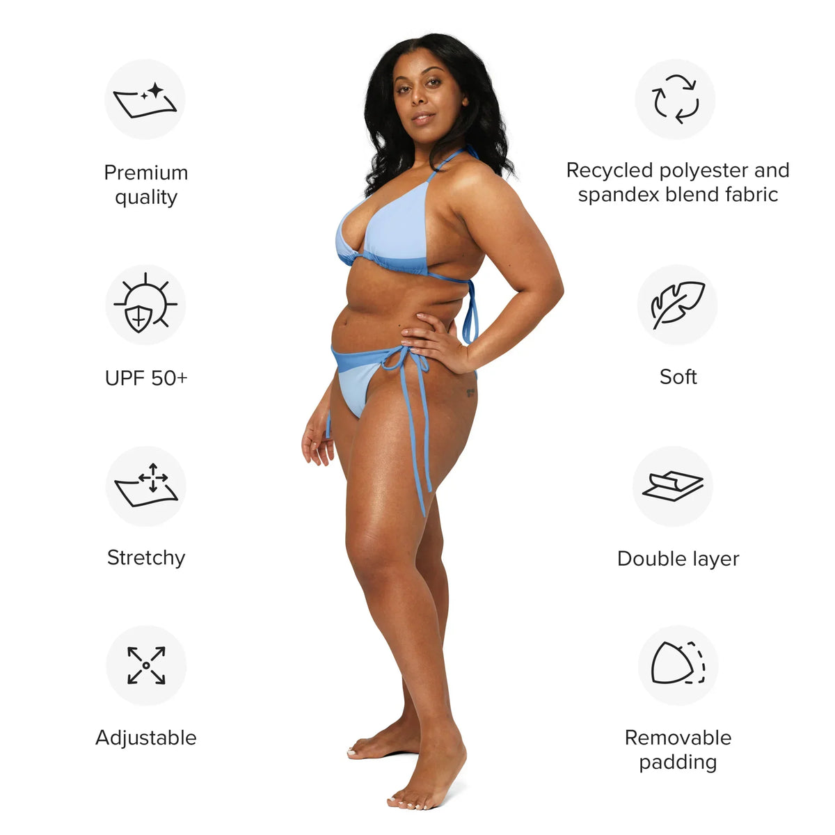Hellblauer CREWILD Schnür-Bikini an einem kurvigen Model mit Produktmerkmalen.
