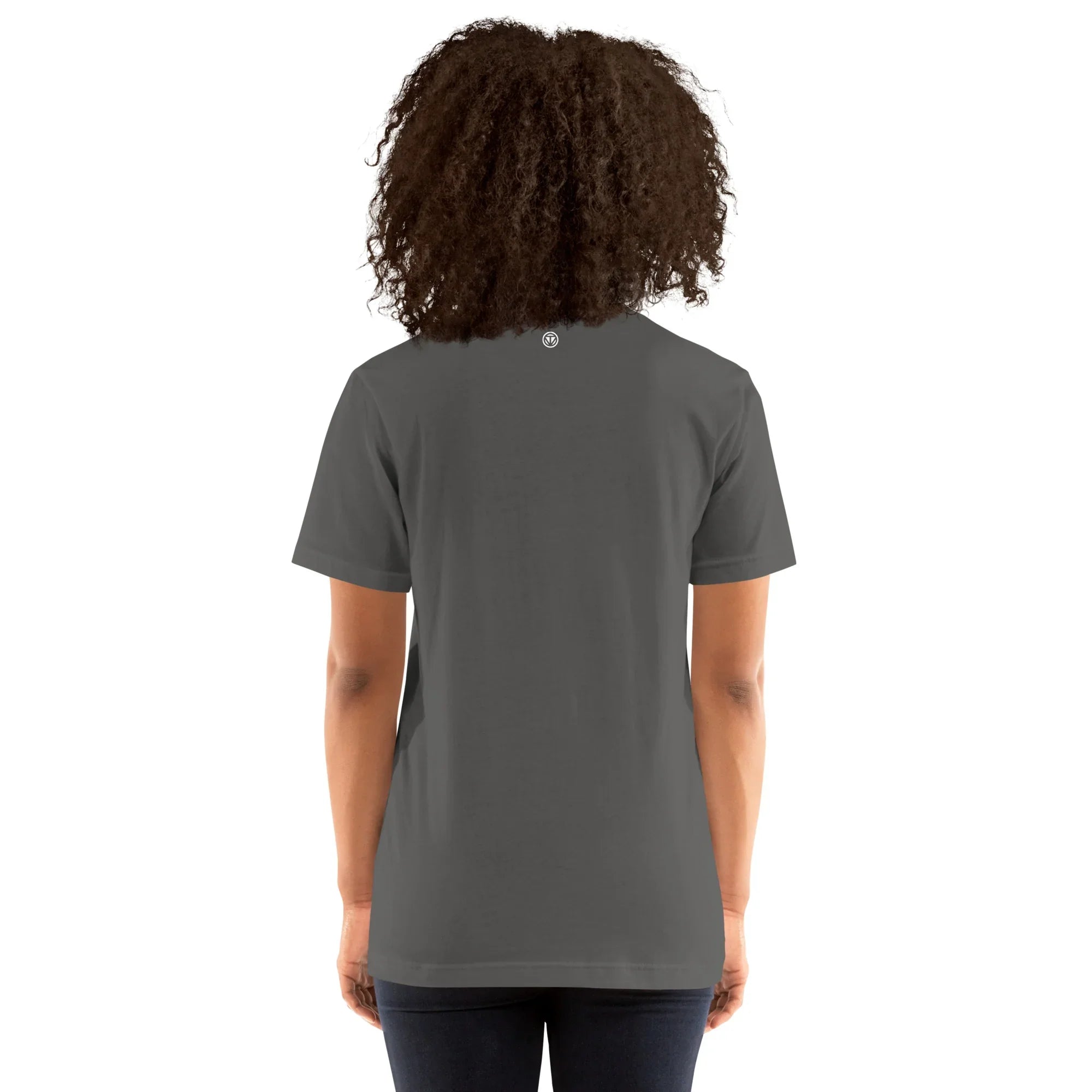 Frau trägt graues VIBES T-Shirt in Rückansicht vor weißem Hintergrund.