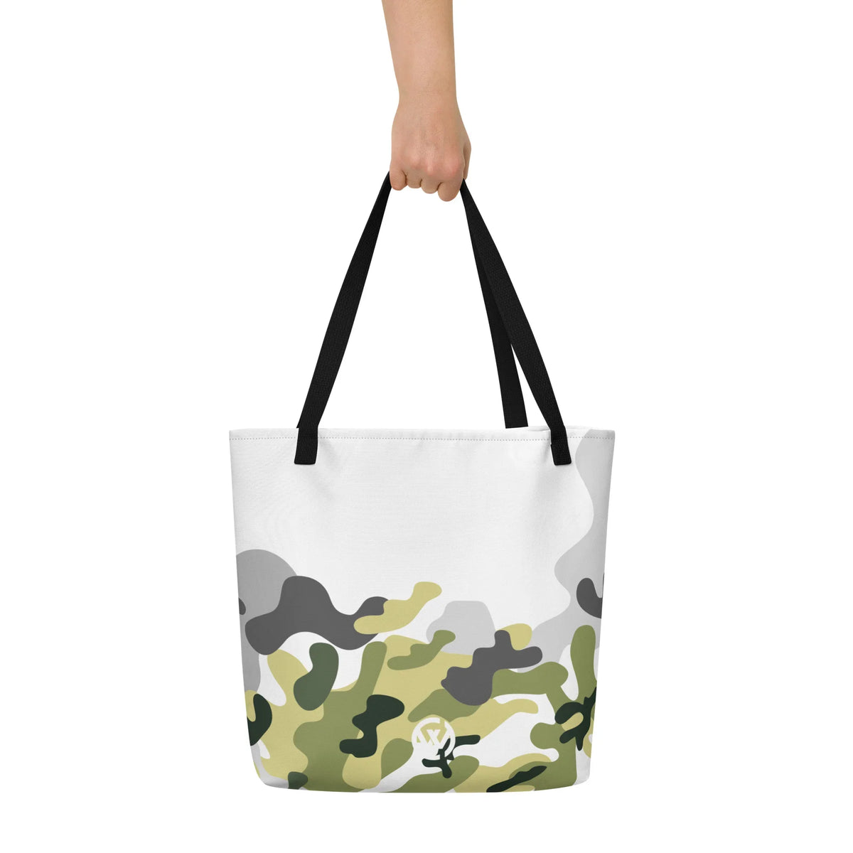 Weiße CREWILD Tragetasche mit olivgrünem Camouflage-Muster und schwarzen Tragegriffen.