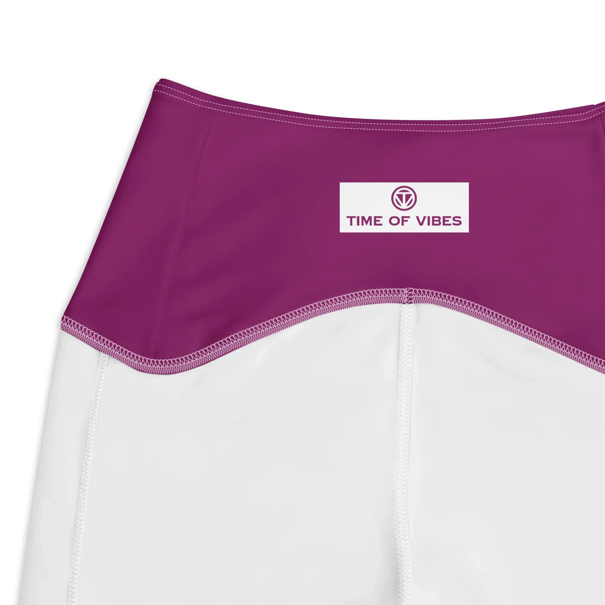 Detailansicht des pinken Bunds der CREWILD Leggings mit Time of Vibes Logo