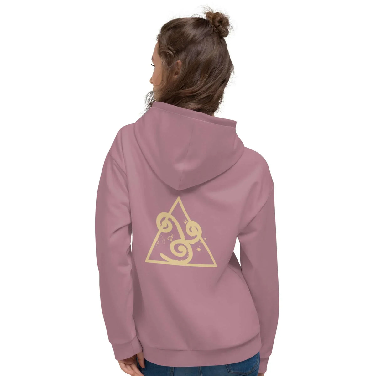 Rückansicht einer Frau in einem rosa CREWILD MAOB Hoodie mit gelbem Luft-Symbol.
