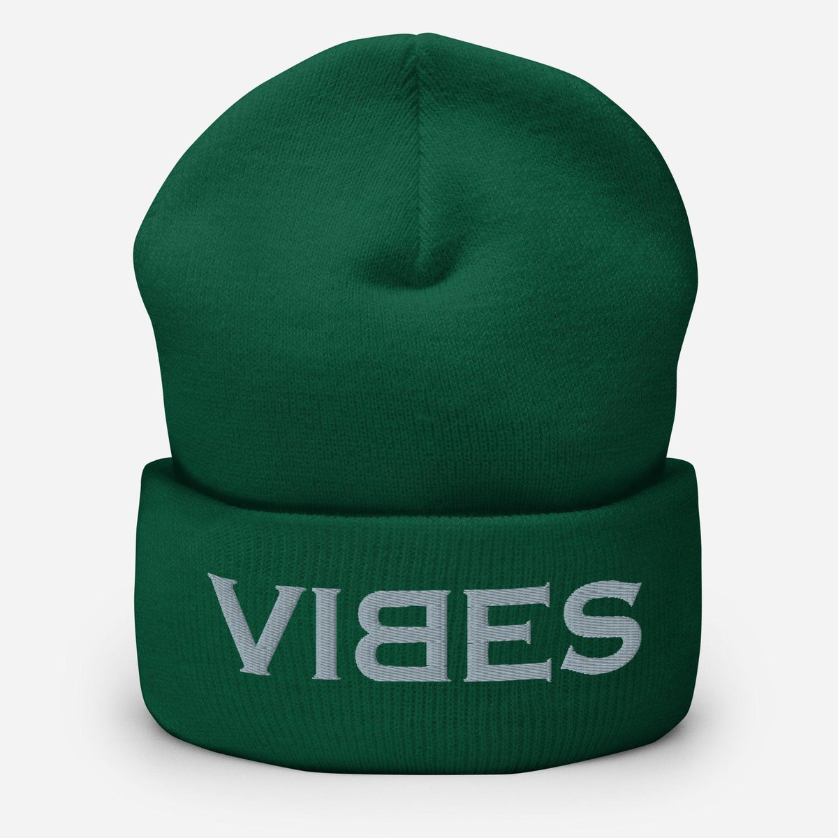 Dunkelgrüne CREWILD Beanie Mütze mit grauem VIBES Stickerei-Schriftzug
