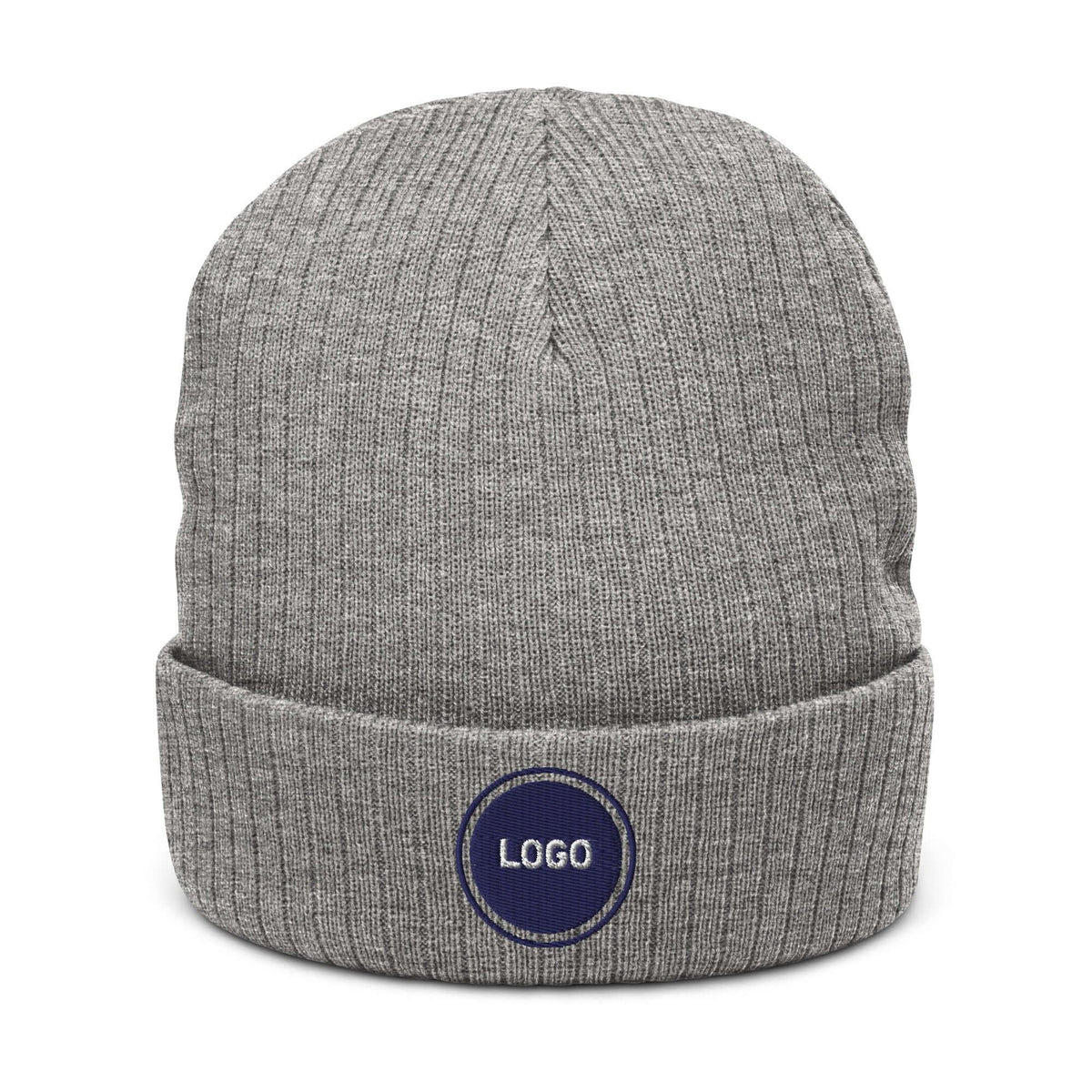 Graue Strickmütze mit personalisierbarem Logo-Patch auf dem Umschlag