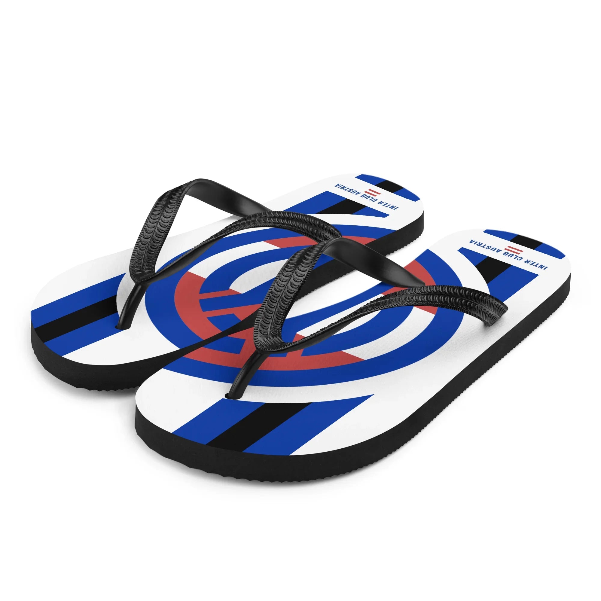 Weiße CREWILD Flip-Flops mit blau-rotem Grafikdesign und Inter Club Austria Schriftzug.