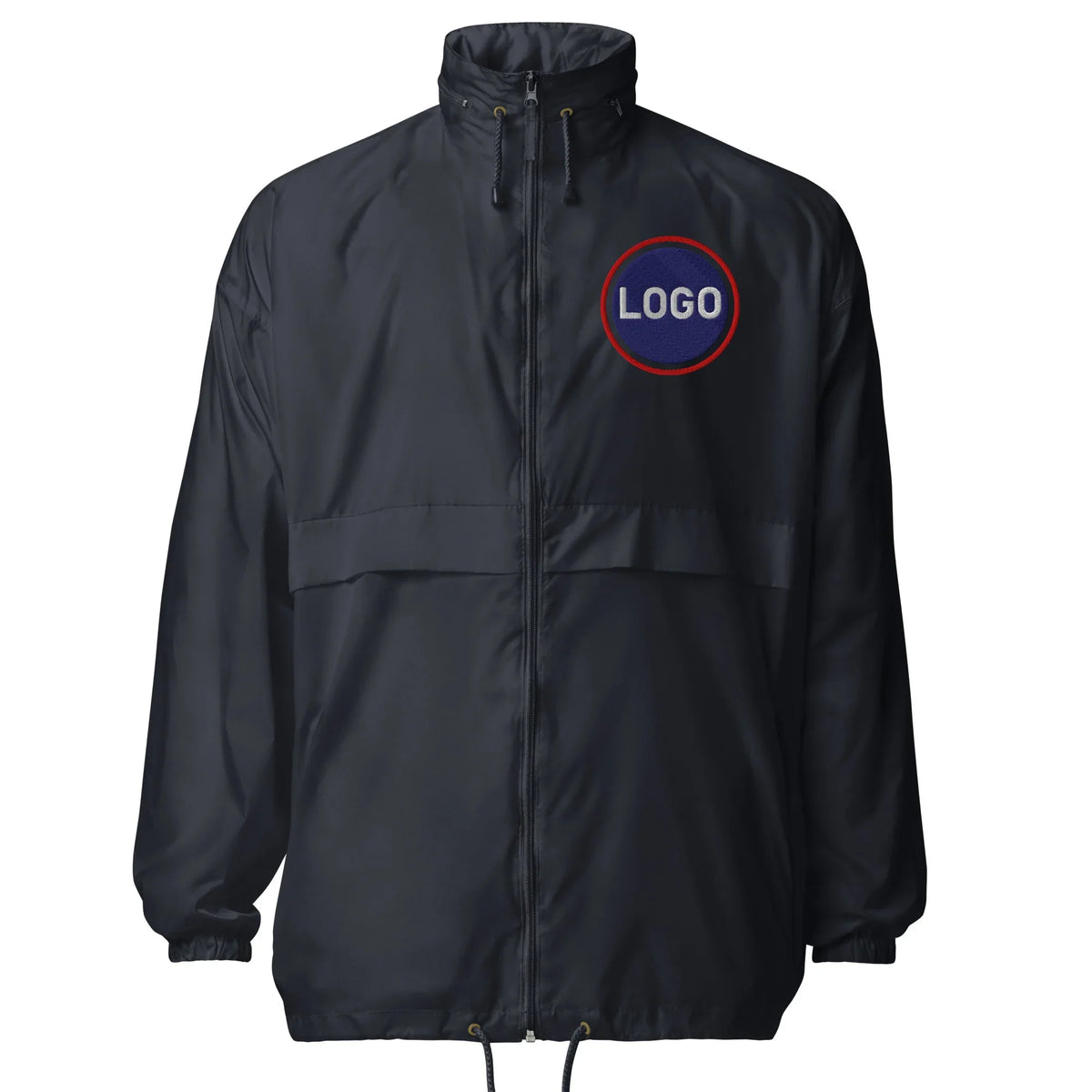 Dunkelblaue Windjacke von CREWILD mit rundem Logo-Stick auf der Brust