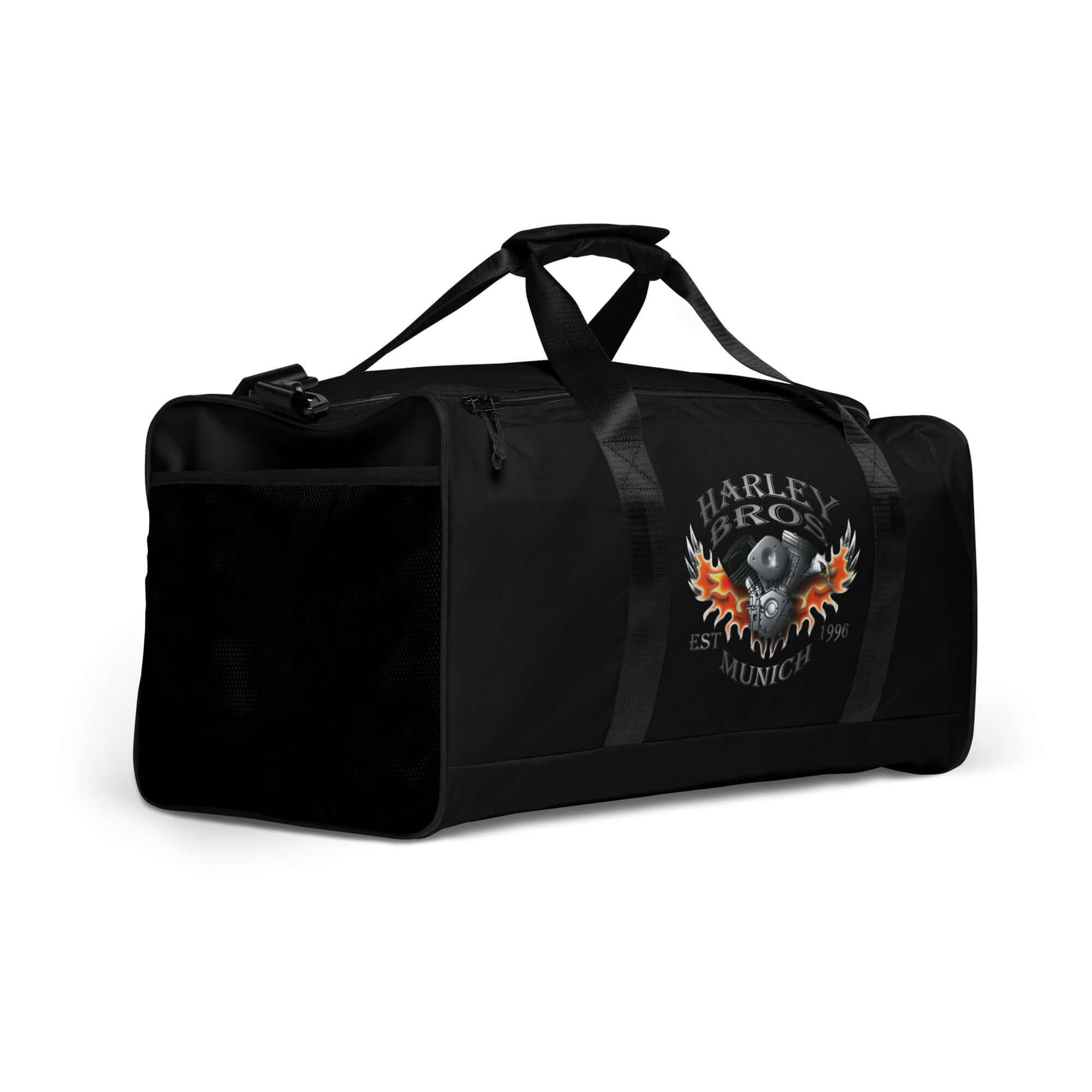 Schwarze Sporttasche mit Harley Bros Munich Logo, Flammenmotiv und stabilem Tragegurt