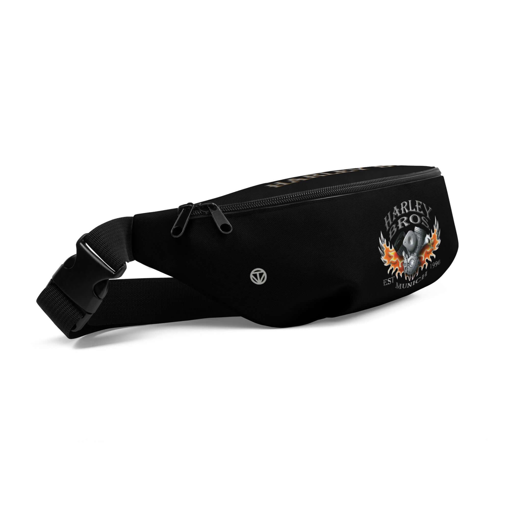 Schwarze Gürteltasche mit Harley Bros München Totenkopf-Logo und Flammen-Design auf weißem Hintergrund