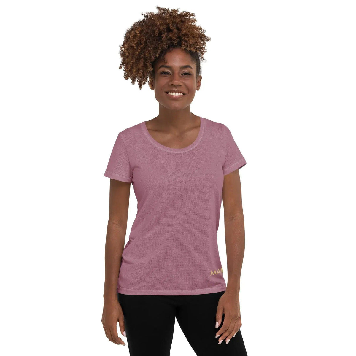 Frau in einem altrosa CREWILD MAOB Sportshirt - LUFT für Damen