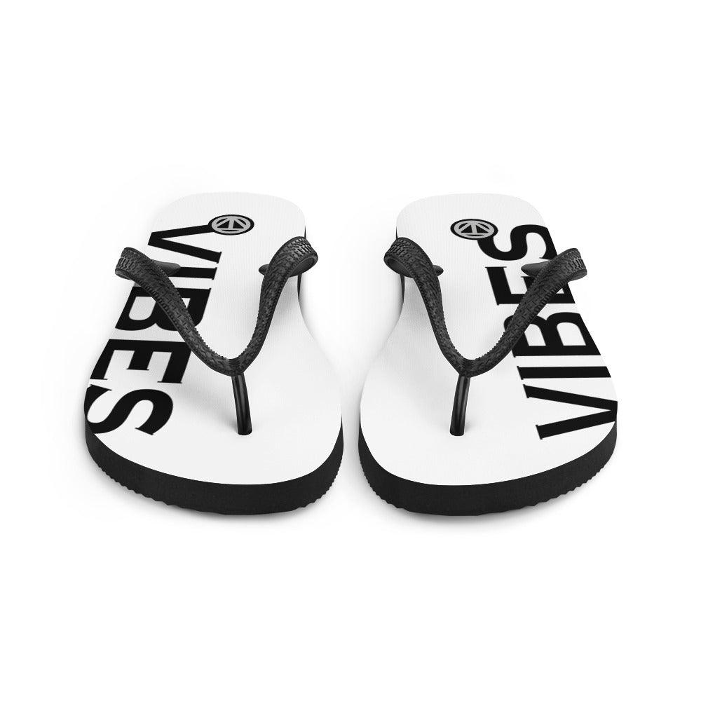 Weiße Flip Flops mit schwarzem VIBES Print und schwarzen Riemen, Vorderansicht