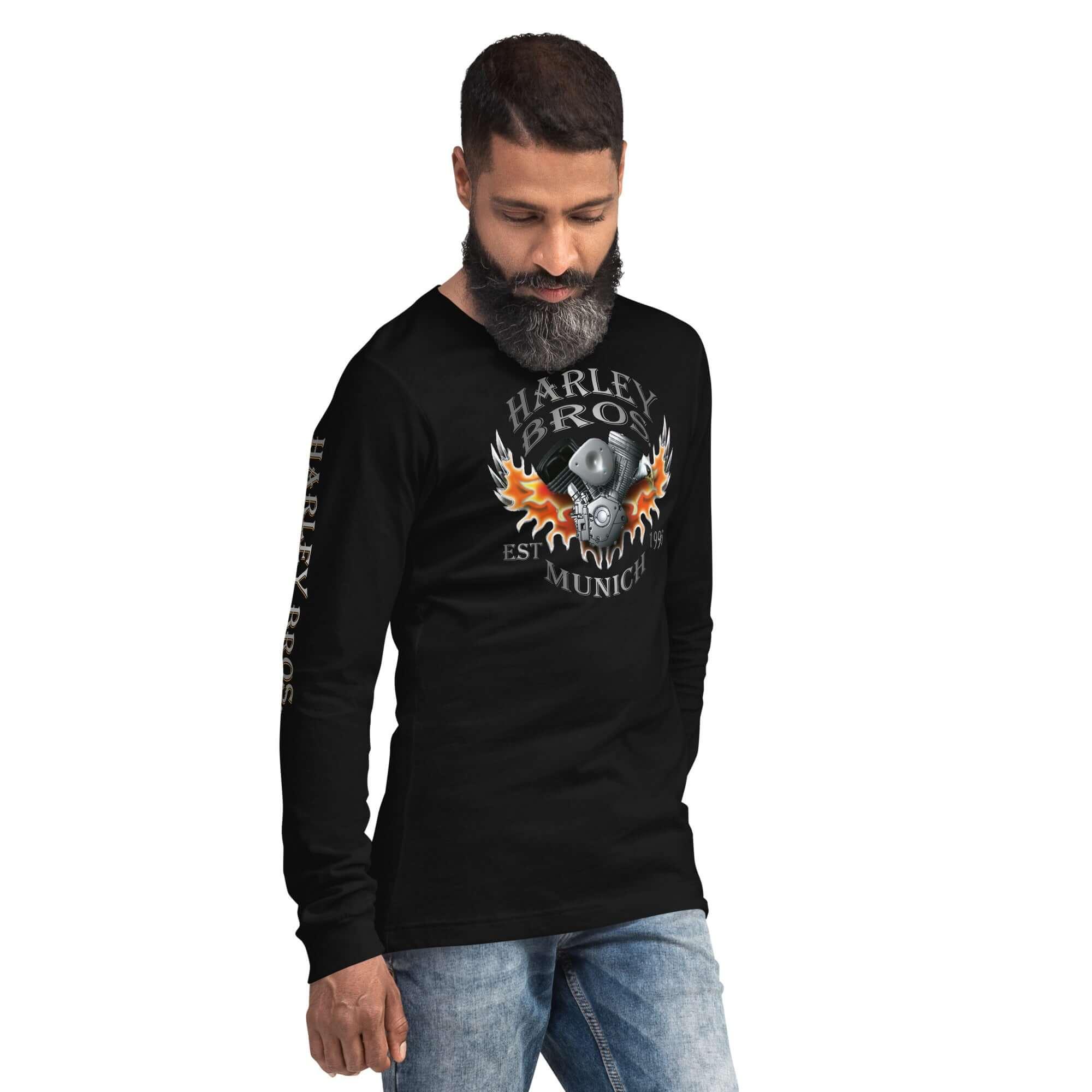 Mann trägt schwarzes Harley Bros Langarmshirt mit Flammenmotiv, Jeans, weißer Hintergrund