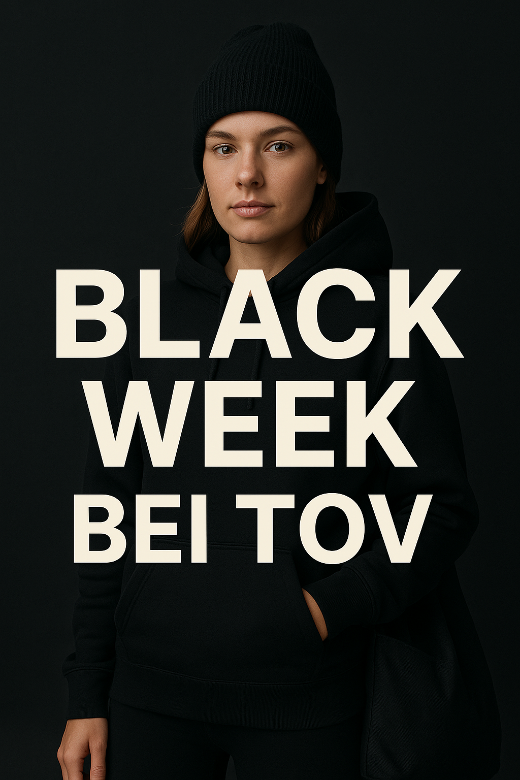 Frau in schwarzem Hoodie und Mütze mit großem Black Week bei TOV Schriftzug, schwarzer Hintergrund