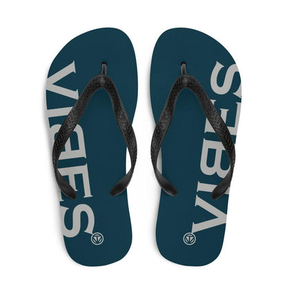 Blaue Flip-Flops mit schwarzem Riemen und weißem VIBES-Logo auf dem Fußbett