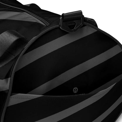 Schwarze Sporttasche mit diagonalen grauen Streifen und Reißverschluss, modernes Design