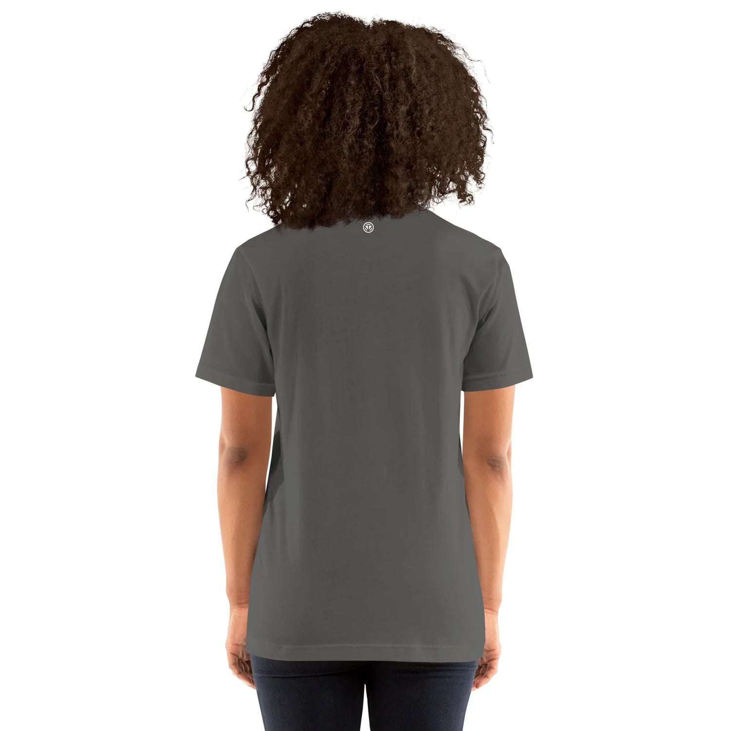Frau trägt graues VIBES T-Shirt in Rückansicht vor weißem Hintergrund.