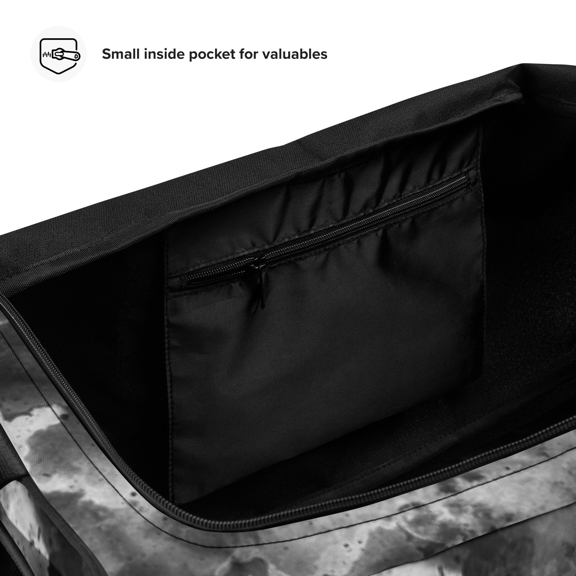 Innenansicht einer Tasche mit einer kleinen, reißverschlussgeschlossenen Innentasche für Wertsachen.