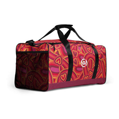 Rote Sporttasche mit buntem Herzmuster, Mesh-Seitentasche und Logo-Print