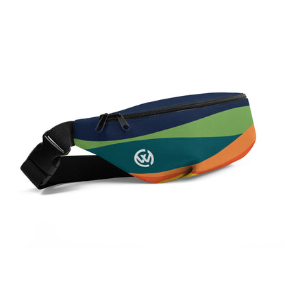 Bunte Gürteltasche mit Wellendesign in Blau, Grün und Orange und weißem Logo