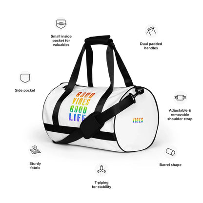 Weiße CREWILD Sporttasche im Barrel-Shape mit Regenbogen-Schriftzug und Produktmerkmalen.