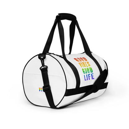 Weiße CREWILD Sporttasche mit Regenbogen-Schriftzug GOOD VIBES GOOD LIFE