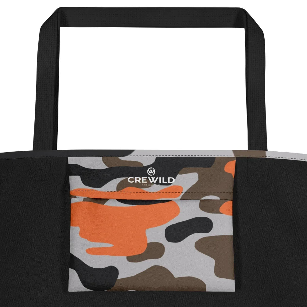 Schwarze CREWILD Tragetasche mit einer Vorderseite im orange-grauen Camouflage-Muster.
