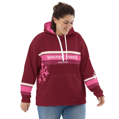 Frau trägt dunkelroten CREWILD Hoodie mit &