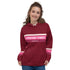 Frau trägt dunkelroten CREWILD Hoodie mit &