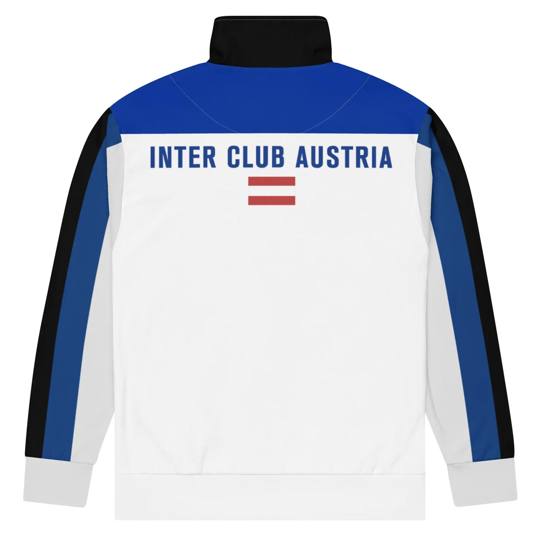 Rückseite der weißen ICA Trainingsjacke von CREWILD mit blauem Schulterbereich und Aufdruck.