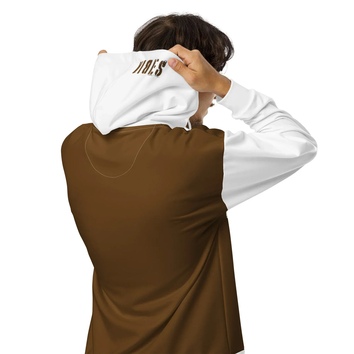 Rückansicht des CREWILD Zip-Hoodies in Braun und Weiß mit VIBES-Schriftzug auf der Kapuze.