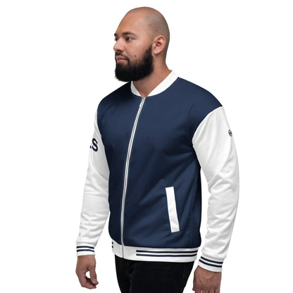 Mann in einer blau-weißen CREWILD Collegejacke GOOD-VIBES