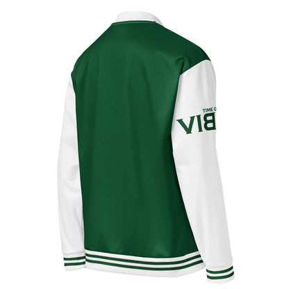 Rückseite der grün-weißen CREWILD Collegejacke GOOD-VIBES für Unisex