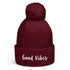 Weinrote CREWILD Bommel-Beanie mit weißem &