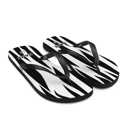 Personalisierte CREWILD Flip-Flops mit schwarz-weißem Zebra-Muster und Namenszug