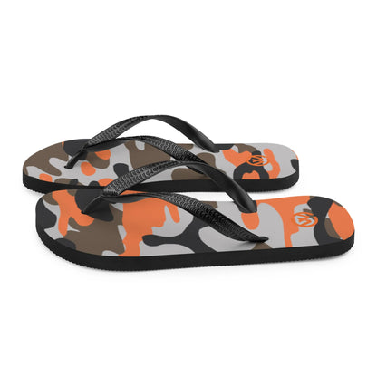 CREWILD Flip-Flops mit orange-grauem Camouflage-Muster und schwarzen Riemen