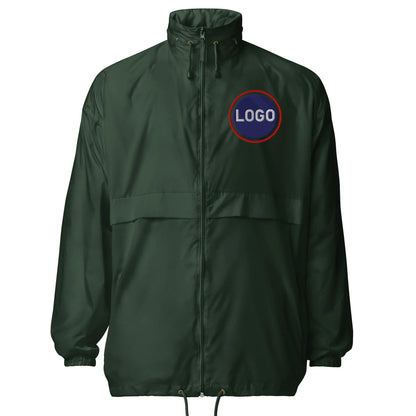 Dunkelgrüne Unisex Windjacke von CREWILD mit rundem Logo-Stick auf der Brust