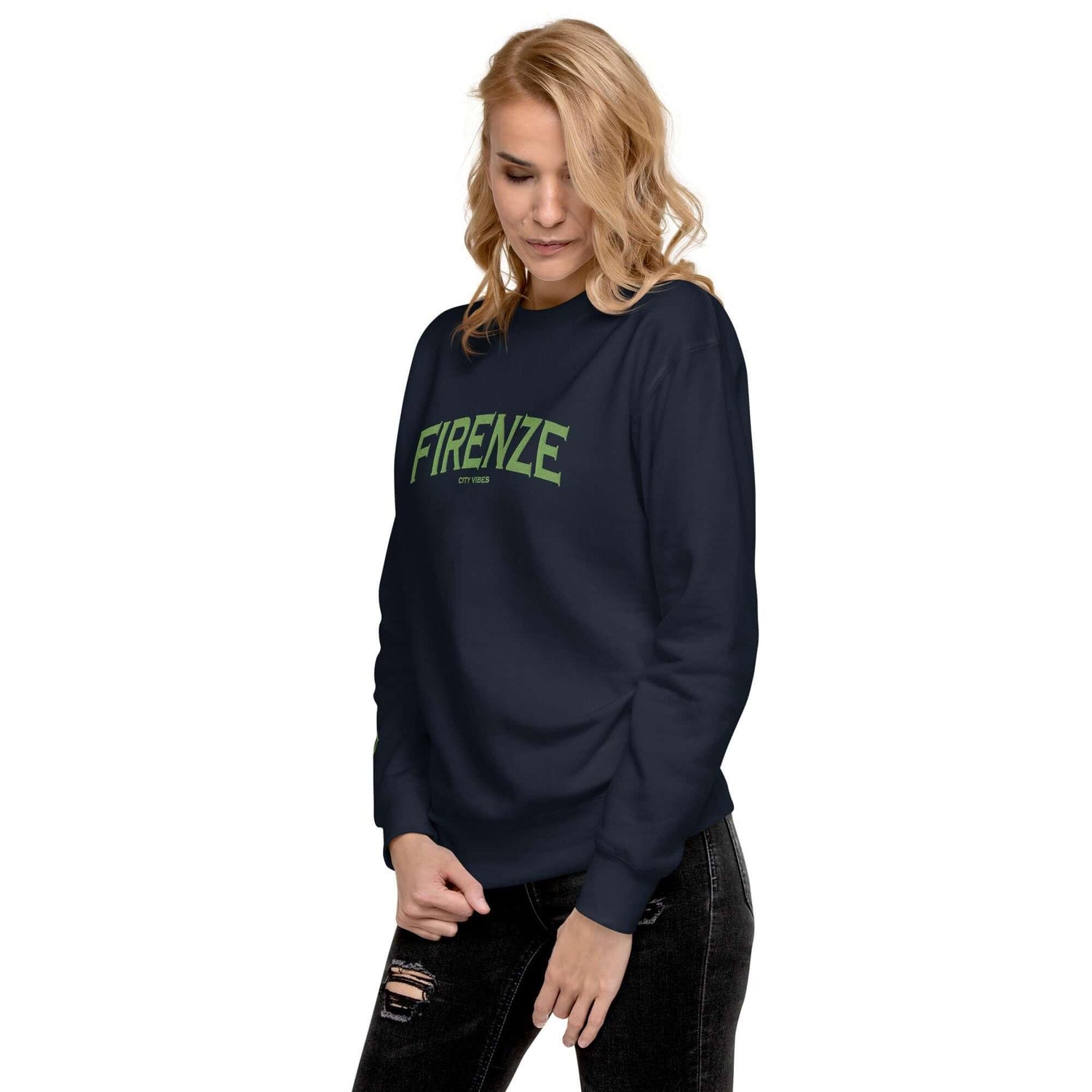 Frau trägt navyblauen Unisex-Sweatshirt mit grünem Firenze-Print, Mode, Streetwear
