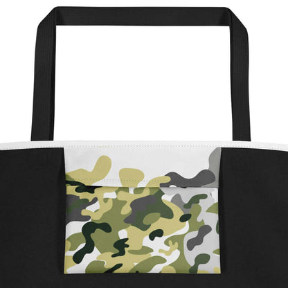 VIBES Tragetasche mit Camouflage-Muster, schwarze Henkel, Frontdetail in grün-beige Tarnfarben