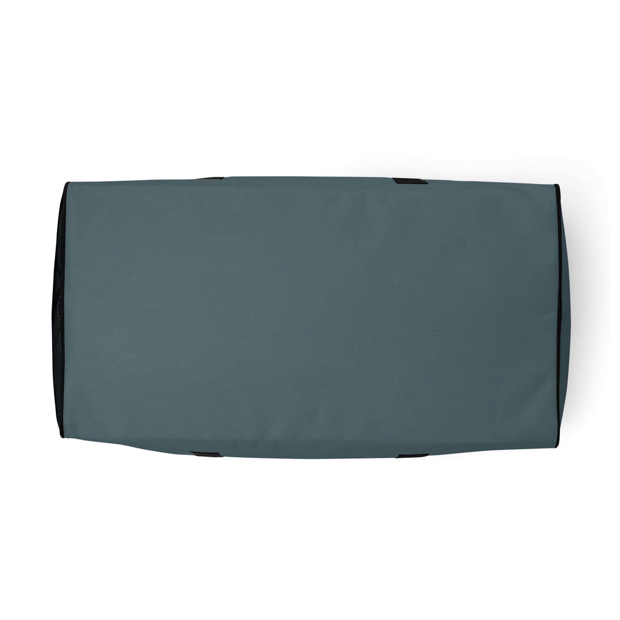 Unterseite einer grauen Sporttasche auf weißem Hintergrund, Duffle Bag Detailansicht