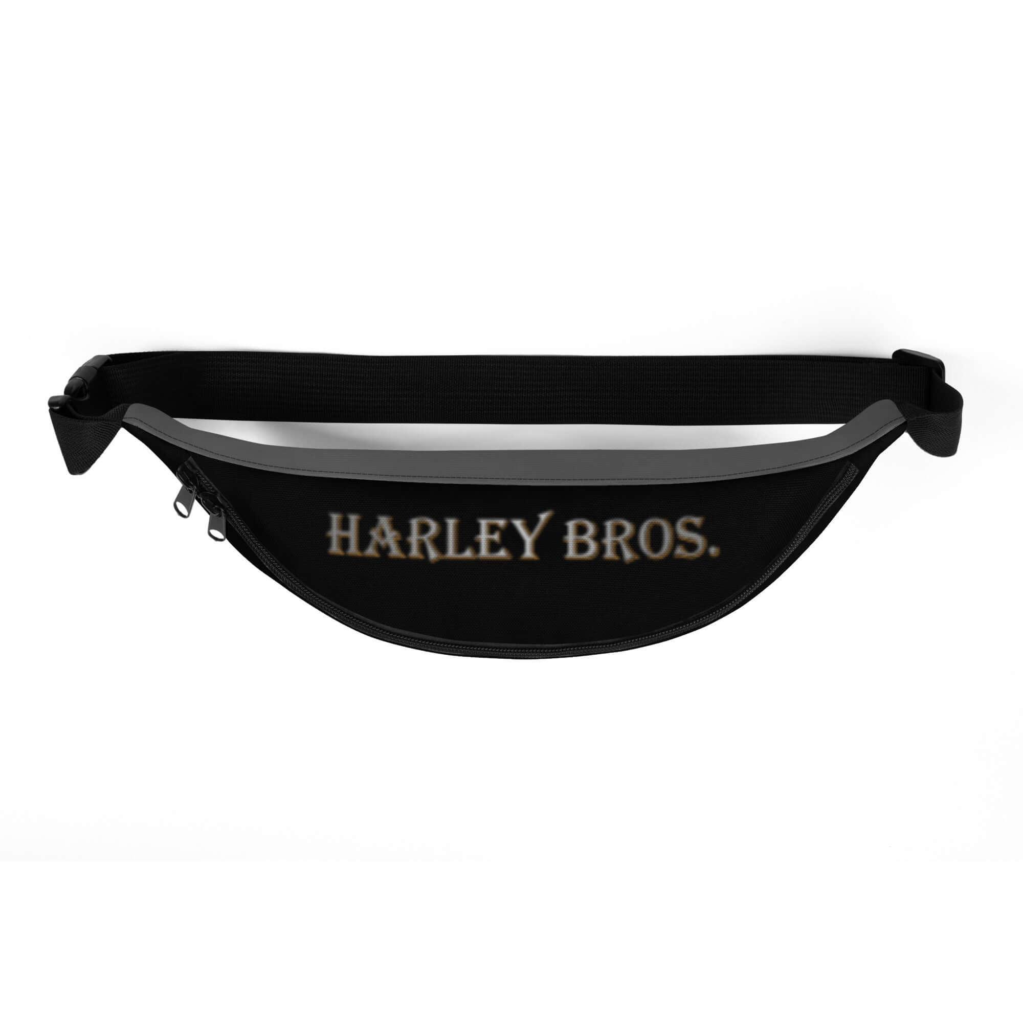 Schwarze Bauchtasche mit HARLEY BROS. Schriftzug und Reißverschluss auf weißem Hintergrund.