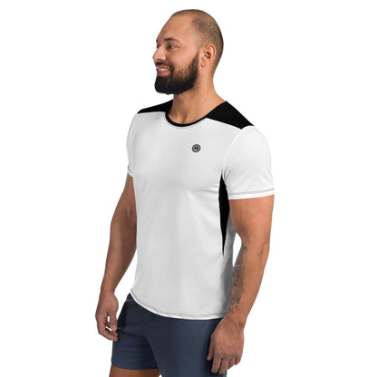 Mann trägt weißes Herren Sport T-Shirt mit schwarzen Akzenten und kurzem Ärmel