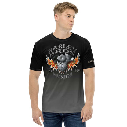 Mann trägt schwarzes Harley Bros Munich Herren T-Shirt mit Motorrad-Motiv und Flammen-Druck