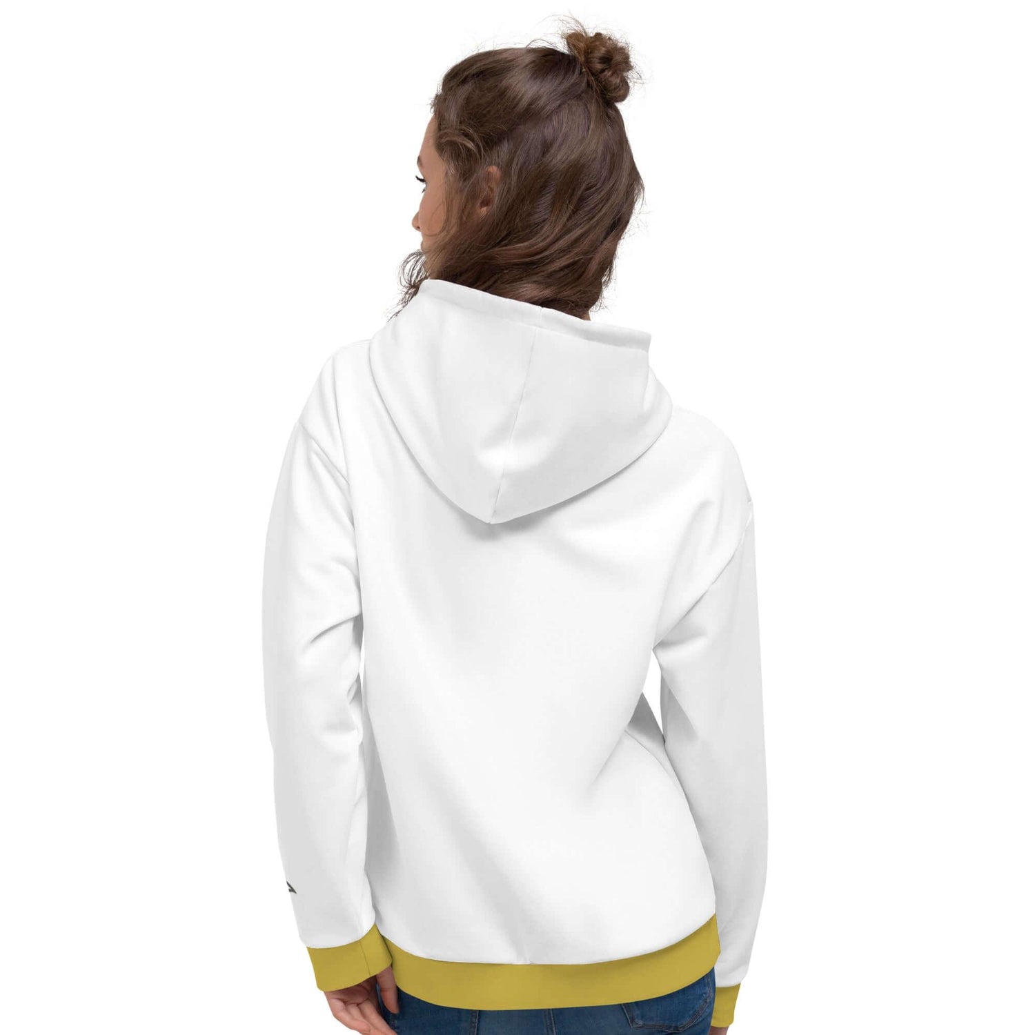Frau trägt weißen Unisex Hoodie mit gelben Bündchen, Rückansicht, modernes Kapuzensweatshirt
