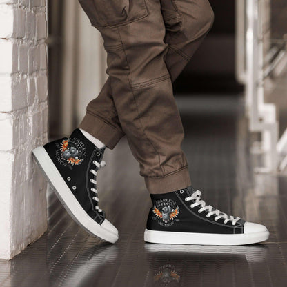Schwarze Herren High-Top Canvas Sneaker mit Harley Skull Motiv und weißer Sohle in Innenraum