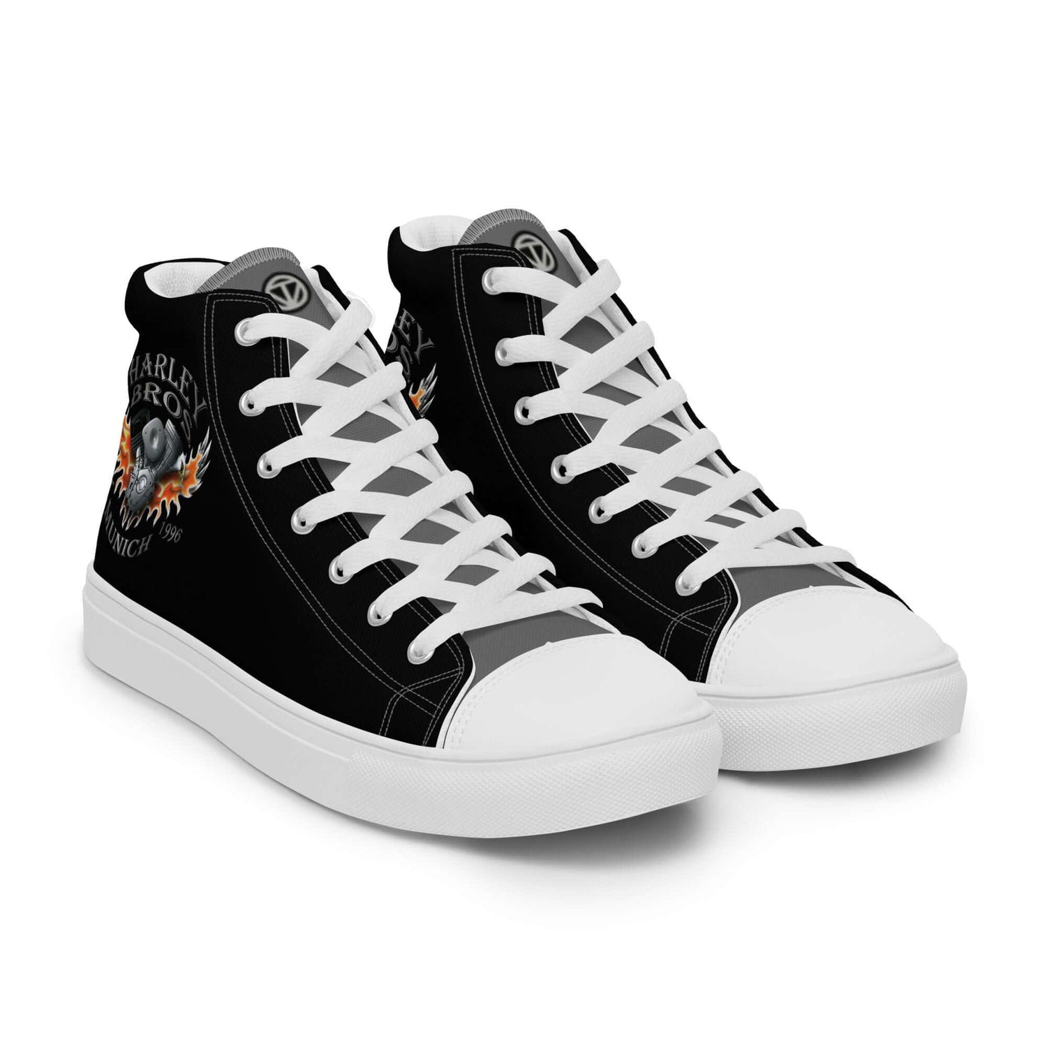 Herren High-Top Sneaker schwarz mit Totenkopf-Flammen-Print, weiße Sohle und Schnürsenkel