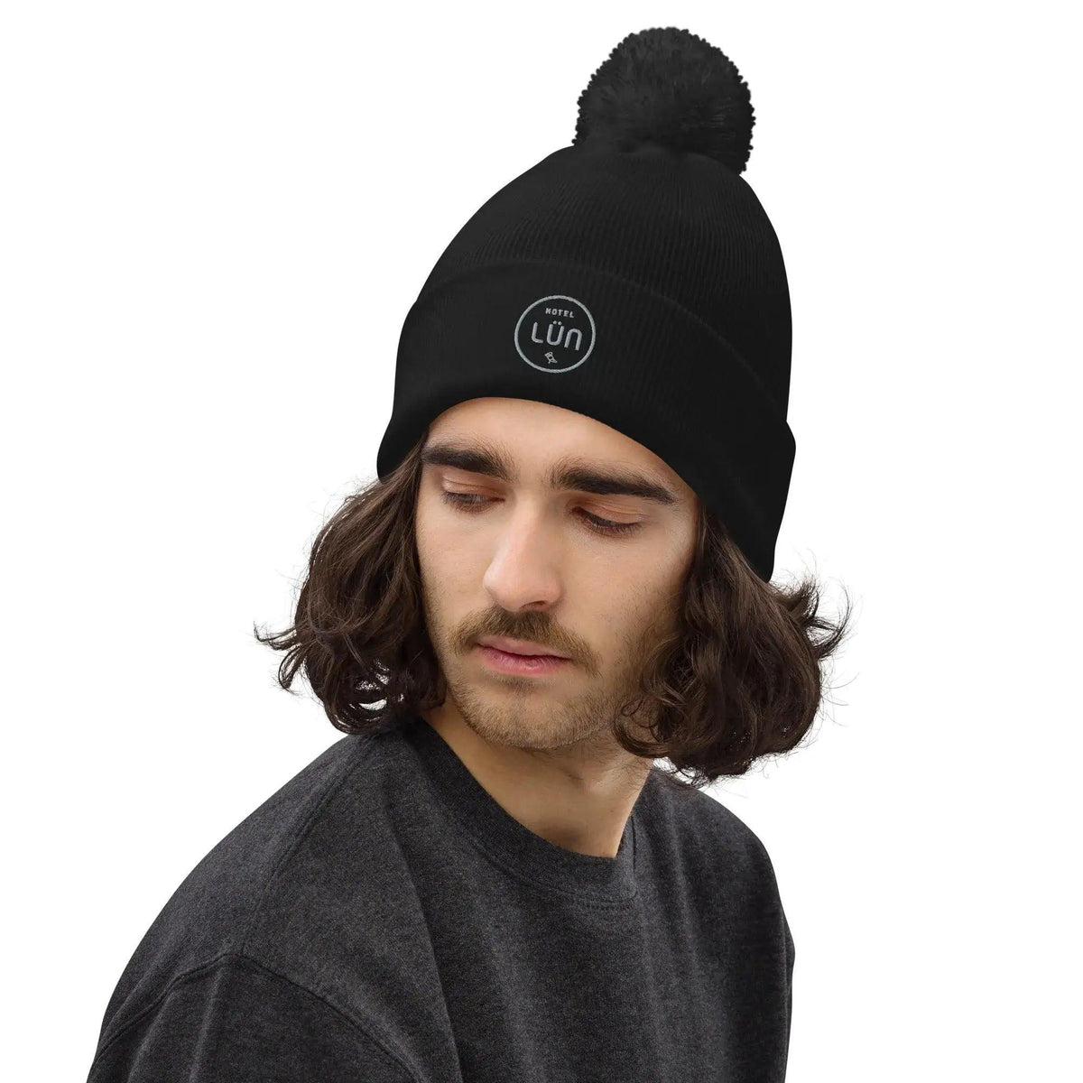 HOTEL LÜN Bommel-Beanie (Schwarz) - Time Of Vibes