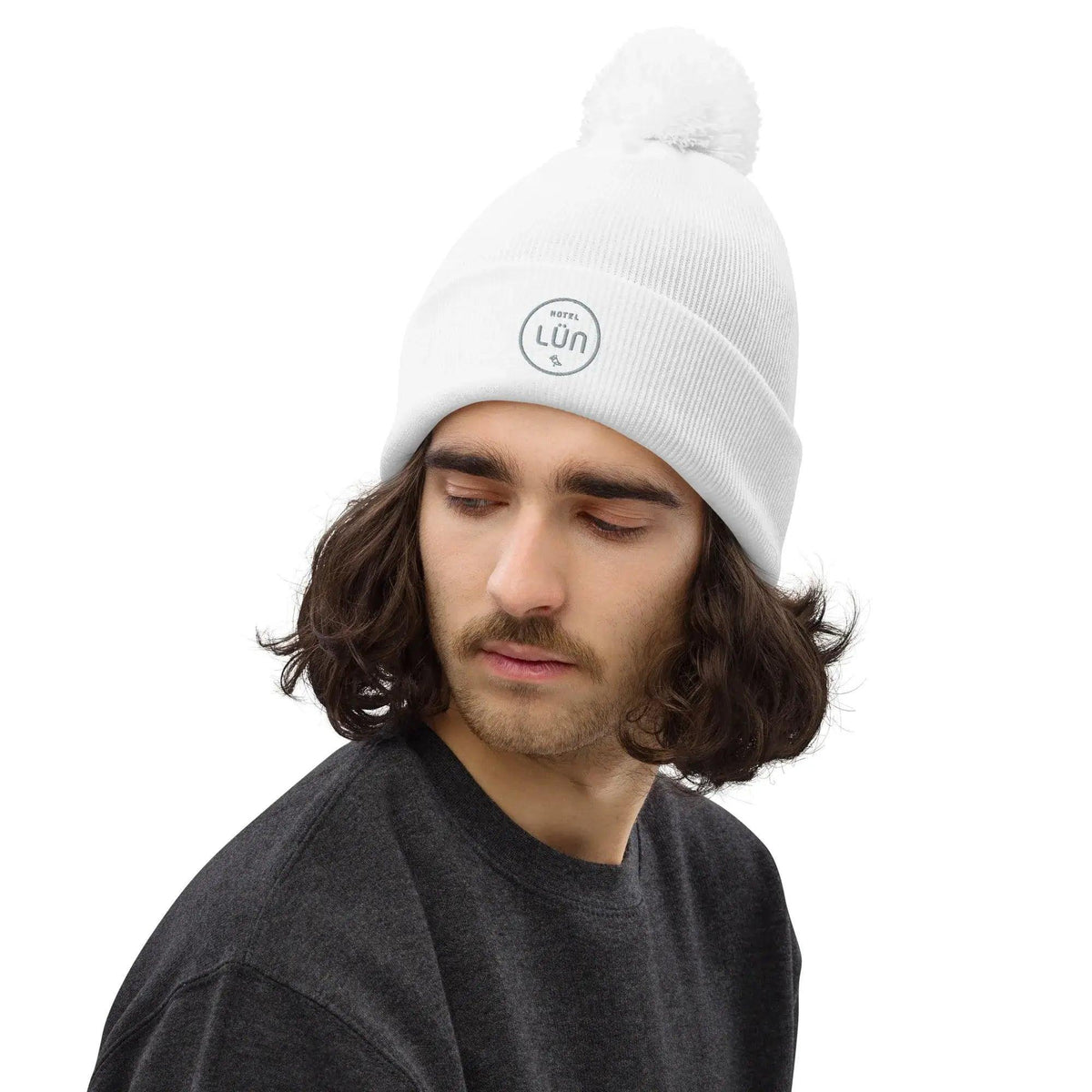 HOTEL LÜN Bommel-Beanie (Weiß) - Time Of Vibes