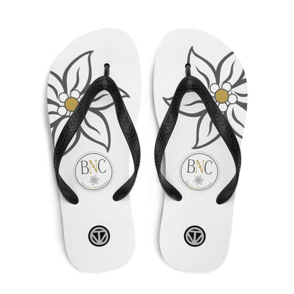 Weiße Sublimation Flip Flops mit schwarzem Blumenmuster, Logo und schwarzen Riemen.