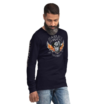 Mann trägt dunkelblaues Harley Bros Langarmshirt mit Flammen-Motorrad-Motiv, Jeans, weißer Hintergrund.